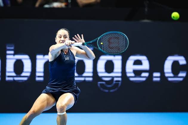 SHENZHEN, CHINA - SEPTEMBER 16: Elisabetta Cocciaretto of Italy competes against Yuan Yue of China in the 2025 Billie Jean King Cup Finals quarterfinal match between Italy and China at Shenzhen Bay Sports Centre Arena on September 16, 2025 in Shenzhen, Guangdong Province ofChina.  Copyright: xVCGx 111591328442