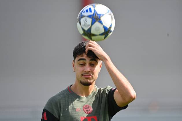 Aleksandar PAVLOVIC Bayern Muenchen , skeptical,action,single image,cropped single motif,portrait,portrait,portrait final training on 16 09 2025 Football Champions League,season 2025 26 FC Bayern Muenchen FC Chelsea