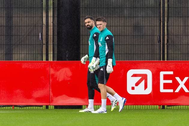 Football - UEFA Champions League - Liverpool FC v AtlÃ tico de Madrid - MD-1 LIVERPOOL, ENGLAND - Tuesday, September 16, 2025: Liverpool s goalkeeper Giorgi Mamardashvili (L) and goalkeeper Freddie Woodman during a training session at the AXA Training Centre ahead of the UEFA Champions League match between Liverpool FC and AtlÃ tico de Madrid. (Photo by Jessica Hornby Propaganda)  Copyright: xDavidxRawcliffex P2025-09-16-LFC-Training-Atletico-35