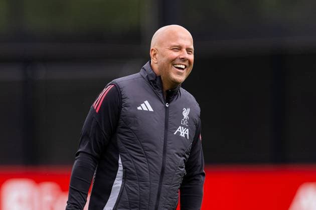 Football - UEFA Champions League - Liverpool FC v AtlÃ tico de Madrid - MD-1 LIVERPOOL, ENGLAND - Tuesday, September 16, 2025: Liverpool s Arne Slot during a training session at the AXA Training Centre ahead of the UEFA Champions League match between Liverpool FC and AtlÃ tico de Madrid. (Photo by Jessica Hornby Propaganda)  Copyright: xDavidxRawcliffex P2025-09-16-LFC-Training-Atletico-37