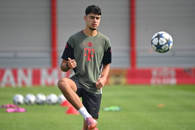Aleksandar PAVLOVIC Bayern Muenchen , action,single image,cropped single motif,half figure,half figure final training on 16 09 2025 Football Champions League,season 2025 26 FC Bayern Muenchen FC Chelsea