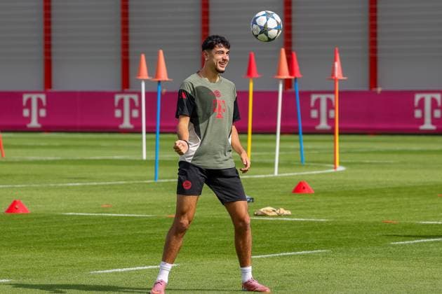 Aleksandar Pavlovic FC Bayern Muenchen, 45 with ball, GER, Final training, FC Bayern Muenchen, Football, UEFA Champions League, League phase, Matchday 1, 2025 2026 season, 16 09 2025, GER, Final training, FC Bayern Muenchen, Football, UEFA Champions League, League phase, Matchday 1, 2025 2026 season, 16 09 2025 Muenchen Copyright: xEibner-Pressefoto JennixMaulx EP_JML