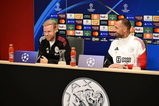 AMSTERDAM - Davy Klaassen, coach of Ajax, John Heitinga, during a training session at De Toekomst in preparation for the Champions League match against Internazionale. ANP OLAF KRAAK xVIxANPxSportx xxANPxIVx 536492236 originalFilename: 536492236.jpg
