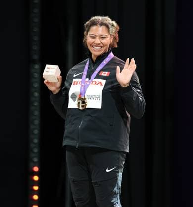 September 16, 2025, Shinjuku, Tokyo, Japan: CAMRYN ROGERS of Canada celebrate with her Gold Medal in the Women s Hammer Throw Medal Ceremony at the Tokyo 2025 World Athletics Championships in Tokyo, Japan Shinjuku Japan - ZUMAc179 20250916_zep_c179_077 Copyright: xMickaelxChavetx