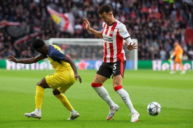 Union s Ousseynou Niang and PSV Ivan Perisic fight for the ball during a soccer game between Dutch team PSV Eindhoven and Belgian team Royale Union Saint-Gilloise, in Eindhoven, The Netherlands, on Tuesday 16 September 2025, on the opening day of the League phase of the UEFA Champions League tournament. VIRGINIExLEFOUR  x134441071x