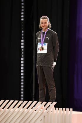 September 16, 2025, Shinjuku, Tokyo, Japan: GEORDIE BEAMISH of New Zealand celebrates whith his gold medal in the Men s 3000m Steeplechase Medal Ceremony at the Tokyo 2025 World Athletics Championships in Tokyo, Japan Shinjuku Japan - ZUMAc179 20250916_zep_c179_078 Copyright: xMickaelxChavetx