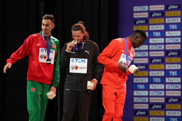 September 16, 2025, Shinjuku, Tokyo, Japan: GEORDIE BEAMISH of New Zealand celebrates whith his gold medal in the Men s 3000m Steeplechase Medal Ceremony at the Tokyo 2025 World Athletics Championships in Tokyo, Japan Shinjuku Japan - ZUMAc179 20250916_zep_c179_079 Copyright: xMickaelxChavetx