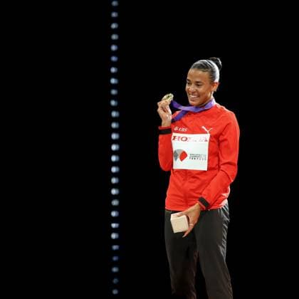 September 16, 2025, Shinjuku, Tokyo, Japan: Ditaji KAMBUNDJI of Switzerland celebrates with her Gold Medal in the Women s 100m Hurdles Medal Ceremony at the Tokyo 2025 World Athletics Championships in Tokyo, Japan Shinjuku Japan - ZUMAc179 20250916_zep_c179_083 Copyright: xMickaelxChavetx