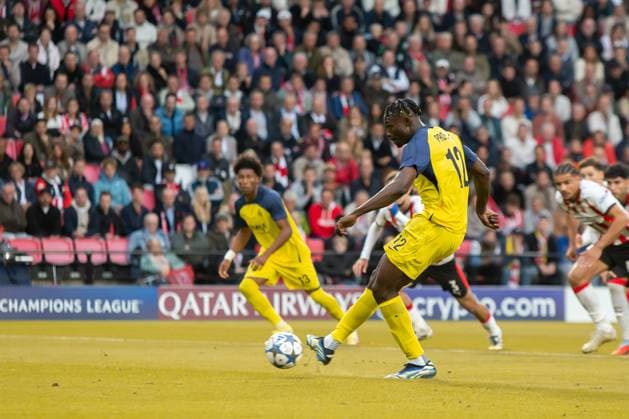 Promise David Union Saint Gilloise scores his team s first goal during the UEFA Champions League 2025 26 League Phase MD1 match between PSV Eindhoven and R Union Saint Gilloise at PSV Stadion on September 16, 2025 in Eindhoven, Netherlands