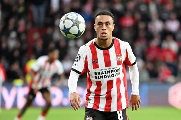 250916 PSV - Royale Union Saint-Gilloise Sergino Dest of PSV pictured in action with the ball during the UEFA Champions League season 2025 - 2026 League phase matchday 1 football game between PSV and Royale Union Saint-Gilloise on September 16 , 2025 in Eindhoven, Netherlands. (Photo by Maarten Straetemans Isosport) Eindhoven Netherlands  Copyright: xMaartenxStraetemansx UCL_PSV-UNION_20250916_031