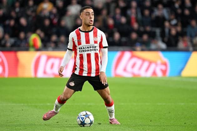 250916 PSV - Royale Union Saint-Gilloise Sergino Dest of PSV pictured in action with the ball during the UEFA Champions League season 2025 - 2026 League phase matchday 1 football game between PSV and Royale Union Saint-Gilloise on September 16 , 2025 in Eindhoven, Netherlands. (Photo by Maarten Straetemans Isosport) Eindhoven Netherlands  Copyright: xMaartenxStraetemansx UCL_PSV-UNION_20250916_044