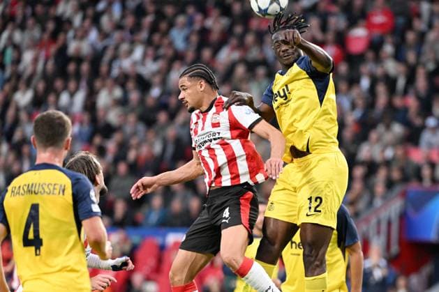 250916 PSV - Royale Union Saint-Gilloise Armando Obispo of PSV battles for the ball with Promise David of Union Saint-Gilloise during the UEFA Champions League season 2025 - 2026 League phase matchday 1 football game between PSV and Royale Union Saint-Gilloise on September 16 , 2025 in Eindhoven, Netherlands. (Photo by Maarten Straetemans Isosport) Eindhoven Netherlands  Copyright: xMaartenxStraetemansx UCL_PSV-UNION_20250916_072