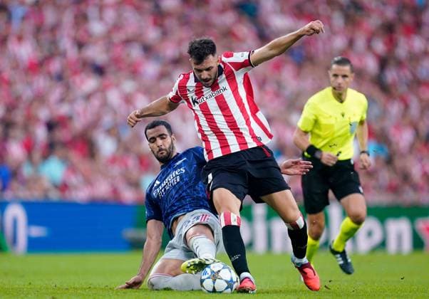 Aitor Paredes of Athletic Bilbao in action against Mikel Merino of Arsenal Athletic Bilbao v Arsenal, UEFA Champions League, Group Stage, Football, Estadio de San Mames, Bilbao, Spain - 16 Sep 2025Bilbao Estadio de San Mames Spain EDITORIAL USE ONLY No use with unauthorised audio, video, data, fixture lists, club league logos or live services. Online in-match use limited to 120 images, no video emulation. No use in betting, games or single club league player publications. Copyright: xSergioxRuiz Shutterstockx 15481341bw