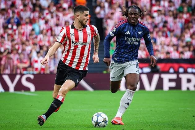 September 16, 2025, Bilbao, Spain, Spain: Oihan SANCET of Athletic Bilbao and Eberechi EZE of Arsenal during the UEFA Champions League, League Phase MD1 match between Athletic Club and Arsenal FC at San Mames Stadium on September 16, 2025 in Bilbao, Spain. Marcos Calvo Bilbao Spain - ZUMAm308 20250916_zsp_m308_005 Copyright: xMatthieuxMirvillex