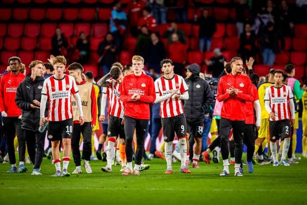 EINDHOVEN , 16-09-2025 , Philips Stadium , season 2025 2026 , UEFA Champions League football , league phase, match between PSV and Union SG , picture shows PSV players thanks the fans PSV - Union SG  x31054159x Copyright:
