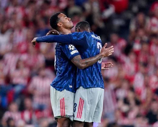 Gabriel (left) and Cristhian Mosquera of Arsenal celebrate their side s victory over Athletic Bilbao Athletic Bilbao v Arsenal, UEFA Champions League, Group Stage, Football, Estadio de San Mames, Bilbao, Spain - 16 Sep 2025Bilbao Estadio de San Mames Spain EDITORIAL USE ONLY No use with unauthorised audio, video, data, fixture lists, club league logos or live services. Online in-match use limited to 120 images, no video emulation. No use in betting, games or single club league player publications. Copyright: xSergioxRuiz Shutterstockx 15481341dh