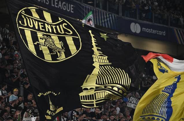 Juventus v Borussia - UEFA Champions League TURIN, ITALY, SEPTEMBER 16: Juventus supporters wave flags prior of the League phase UEFA Champions League football match between Juventus and Borussia Dortmund at the Juventus Stadium in Turin, Italy, on September 16, 2025. Isabella Bonotto Anadolu Turin Italy. Editorial use only. Please get in touch for any other usage.  Copyright: x2025xAnadoluxIsabellaxBonottox