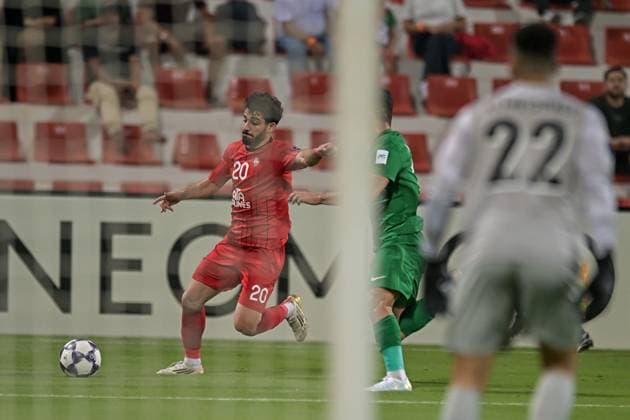 AFC Champions League: Shabab Al-Ahli v Tractor DUBAI, UNITED ARAB EMIRATES - SEPTEMBER 16: Mehdi Hashemnejad of Tractor in action during the AFC Champions League match between Shabab Al-Ahli and Tractor at Rashid Stadium in Dubai, United Arab Emirates on September 16, 2025. Waleed Zein Anadolu Dubai United Arab Emirates. Editorial use only. Please get in touch for any other usage.  Copyright: x2025xAnadoluxWaleedxZeinx
