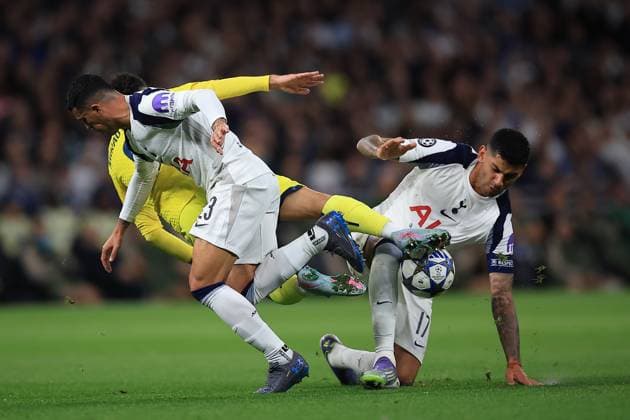 Tottenham Hotspur v Villareal CF Champions League 16 09 2025. Tottenham Hotspur Defender Cristian Romero (17) tackles Villarreal Club de Futbol Forward Georges Mikautadze (9) during the Champions League match between Tottenham Hotspur and Villareal CF at Tottenham Hotspur Stadium, London, United Kingdom on 16 September 2025. London Tottenham Hotspur Stadium London United Kingdom Editorial use only , Copyright: xChrisxFoxwellx PSI-22827-0019