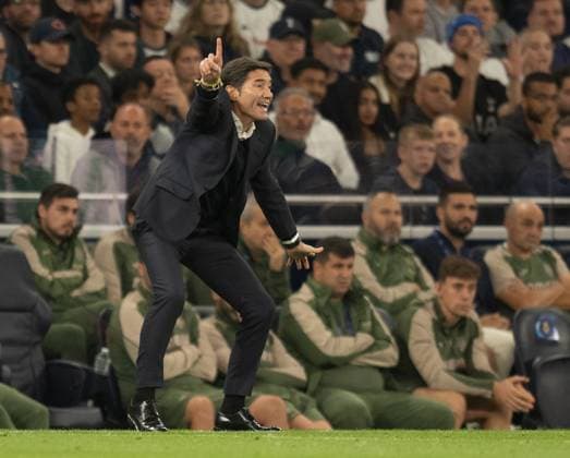 Tottenham Hotspur v Villarreal CF UEFA Champions League Villareal Manager Marcelino shouts at his players during the UEFA Champions League League Phase match at Tottenham Hotspur Stadium, London UK Newspapers OUT Copyright: xGraemexWilcocksonx FIL-22234-0041