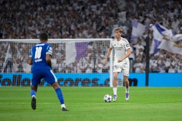 UEFA champions league - Real Madrid vs Marseille MADRID, SPAIN - September 16: Dean Huijsen of Real Madrid in action during the UEFA champions league 2025 26 match between Real Madrid and Marseille at Santiago Bernabeu Stadium. (Photo by Guillermo Martinez) Madrid Santiago Bernabeu Stadium Spain Copyright: xGuillermoxMartinezx