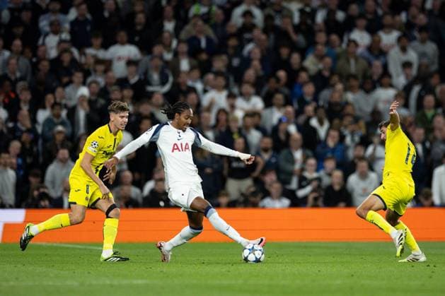 Djed Spence of Tottenham Hotspur between Juan Foyth of Villarreal and Santi Comesana of Villarreal Tottenham Hotspur v Villarreal, UEFA Champions League, Group Stage, Football, Tottenham Hotspur Stadium, London, UK - 16 Sep 2025London Tottenham Hotspur Stadium United Kingdom EDITORIAL USE ONLY No use with unauthorised audio, video, data, fixture lists, club league logos or live services. Online in-match use limited to 120 images, no video emulation. No use in betting, games or single club league player publications. Copyright: xIanxTuttle Shutterstockx 15481339p