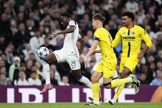 Tottenham Hotspur v Villarreal - UEFA Champions League LONDON, UNITED KINGDOM - SEPTEMBER 16: Pape Matar Sarr (29) of Tottenham controls the ball during the UEFA Champions League football match between Tottenham Hotspur and Villarreal CF at Tottenham Hotspur Stadium on September 16, 2025 in London, United Kingdom. Jose Hernandez Anadolu London United Kingdom. Editorial use only. Please get in touch for any other usage.  Copyright: x2025xAnadoluxJosexHernandezx