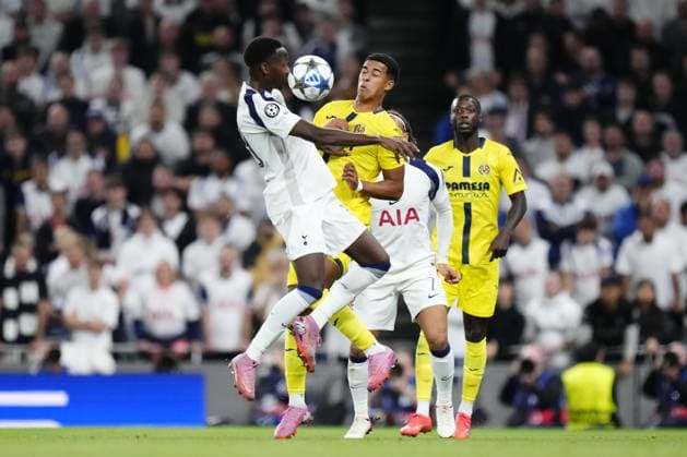 Tottenham Hotspur v Villarreal - UEFA Champions League LONDON, UNITED KINGDOM - SEPTEMBER 16: Pape Matar Sarr (L) of Tottenham and Santiago Mourino (2nd L) of Villarreal compete for the ball during the UEFA Champions League football match between Tottenham Hotspur and Villarreal CF at Tottenham Hotspur Stadium on September 16, 2025 in London, United Kingdom. Jose Hernandez Anadolu London United Kingdom. Editorial use only. Please get in touch for any other usage.  Copyright: x2025xAnadoluxJosexHernandezx