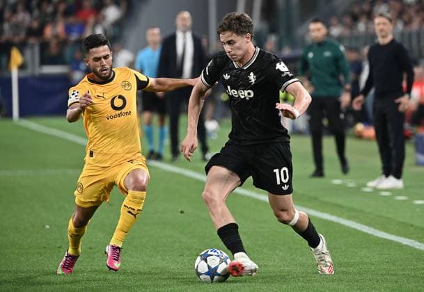 Juventus v Borussia Dortmund - UEFA Champions League TURIN, ITALY, SEPTEMBER 16: Juventus Kenan Yildiz (R) fight for the ball with Borussia Dortmund s Couto during the League phase UEFA Champions League football match between Juventus and Borussia Dortmund at the Juventus Stadium in Turin, Italy, on September 16, 2025. Isabella Bonotto Anadolu Turin Italy. Editorial use only. Please get in touch for any other usage.  Copyright: x2025xAnadoluxIsabellaxBonottox