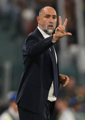 Turin, Italy, 16th September 2025. Igor Tudor Head coach of Juventus reacts during the Juventus vs Borussia Dortmund UEFA Champions League match at Allianz Stadium, Turin. Picture credit should read: Jonathan Moscrop Sportimage EDITORIAL USE ONLY. No use with unauthorised audio, video, data, fixture lists, club league logos or live services. Online in-match use limited to 120 images, no video emulation. No use in betting, games or single club league player publications. SPI_002_JM_JUVE_BORUSSIA_ SPI-4122-0002