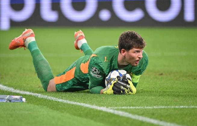 FOOTBALL CHAMPIONS LEAGUE SEASON 2025 2026 1 Matchday Juventus Turin Borussia Dortmund 16 09 2025 Goalkeeper Gregor Kobel Borussia Dortmund
