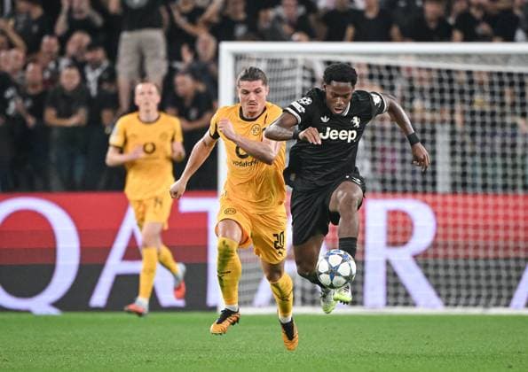 FOOTBALL CHAMPIONS LEAGUE SEASON 2025 2026 Matchday 1 Juventus Turin Borussia Dortmund 16 09 2025 Marcel Sabitzer left, Borussia Dortmund v Jonathan David right, Juve
