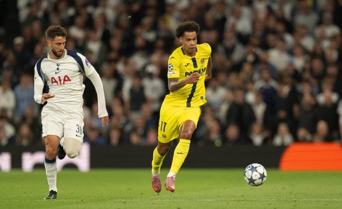 Tottenham Hotspur v Villarreal CF UEFA Champions League Tajon Buchanan of Villarreal CF advances with the ball during the UEFA Champions League League Phase match at Tottenham Hotspur Stadium, London UK Newspapers OUT Copyright: xGraemexWilcocksonx FIL-22234-0053