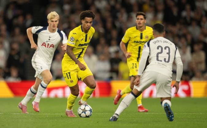 Tottenham Hotspur v Villarreal CF UEFA Champions League Tajon Buchanan of Villarreal CF takes on Pedro Porro during the UEFA Champions League League Phase match at Tottenham Hotspur Stadium, London UK Newspapers OUT Copyright: xGraemexWilcocksonx FIL-22234-0061