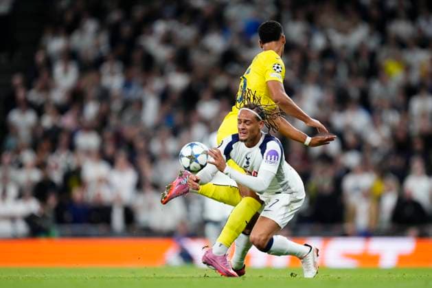 Tottenham Hotspur v Villarreal CF - UEFA Champions League 2025 26 League Phase MD1 Santiago Mourino centre-back of Villarreal and Uruguay and Xavi Simons attacking midfield of Tottenham and Netherlands compete for the ball during the UEFA Champions League 2025 26 League Phase MD1 match between Tottenham Hotspur and Villarreal CF at Tottenham Hotspur Stadium on September 16, 2025 in London, England. London England United Kingdom  Copyright: xJosexBretonx originalFilename:bretonhernandez-tottenha250916_npE7T.jpg