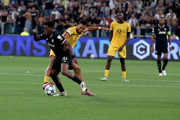 Jonathan David (Juventus FC) in action during Juventus FC vs Borussia Dortmund, UEFA Champions League football match in Turin, Italy, September 16 2025  Copyright: xClaudioxBenedetto IPAxSportx xipa-agency.netx xx IPA_64956573 IPA_Agency_IPA64956573