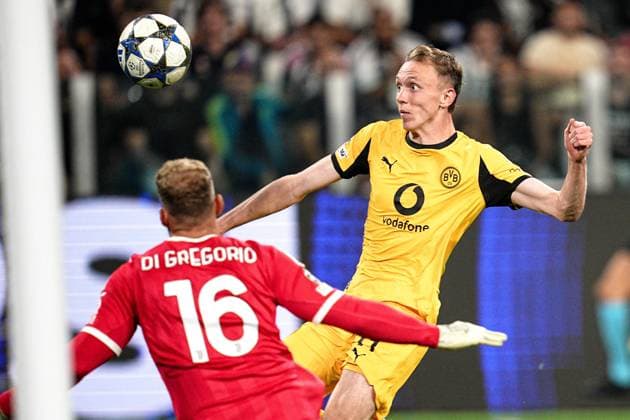 Dortmund s Maximilian Beier makes an attempt to score during the Uefa Champions League soccer match, between Juventus and Borussia Dortmund at the Allianz Stadium in Turin, north west Italy - Tuesday, September 16, 2025. - Soccer  Copyright: xMarcoxAlpozzi LaPressex