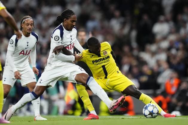 Tottenham Hotspur v Villarreal CF - UEFA Champions League LONDON, UNITED KINGDOM - SEPTEMBER 16: Djed Spence (2nd R) of Tottenham and Pape Gueye (R) of Villarreal compete for the ball during the UEFA Champions League football match between Tottenham Hotspur and Villarreal CF at Tottenham Hotspur Stadium on September 16, 2025 in London, United Kingdom. Jose Hernandez Anadolu London United Kingdom. Editorial use only. Please get in touch for any other usage.  Copyright: x2025xAnadoluxJosexHernandezx