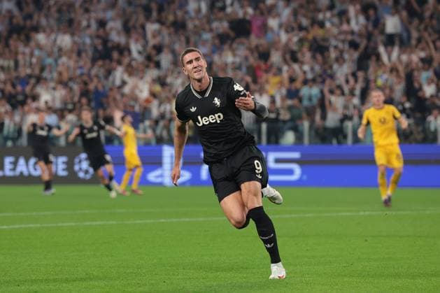 Turin, Italy, 16th September 2025. Dusan Vlahovic of Juventus celebrates after scoring to level the game at 2-2 during the Juventus vs Borussia Dortmund UEFA Champions League match at Allianz Stadium, Turin. Picture credit should read: Jonathan Moscrop Sportimage EDITORIAL USE ONLY. No use with unauthorised audio, video, data, fixture lists, club league logos or live services. Online in-match use limited to 120 images, no video emulation. No use in betting, games or single club league player publications. SPI_012_JM_JUVE_BORUSSIA_ SPI-4122-0012