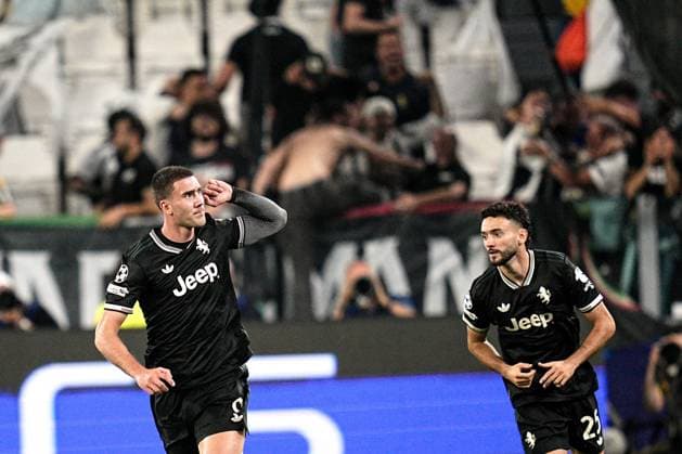 Juventus Dusan Vlahovic celebrates after scoring the 2-2 goal for his team during the Uefa Champions League soccer match, between Juventus and Borussia Dortmund at the Allianz Stadium in Turin, north west Italy - Tuesday, September 16, 2025. - Soccer  Copyright: xMarcoxAlpozzi LaPressex