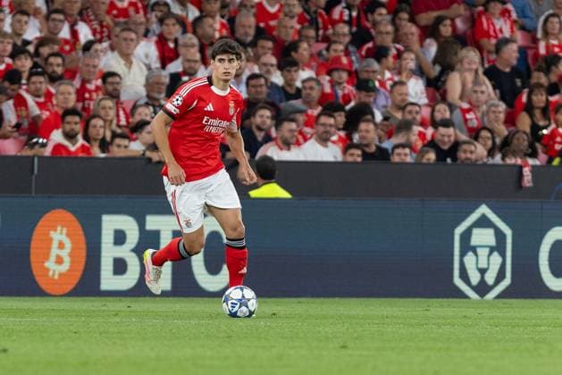September 16, 2025, Lisbon, Lisbon, Portugal: Benfica defender from Portugal ANTONIO SILVA (4) in action during the game for Matchday 1 of Group Phase of the UEFA Champions League between Benfica and Qarabag at Estadio da Luz Lisbon Portugal - ZUMAs359 20250916_zsp_s359_011 Copyright: xAlexandrexdexSousax