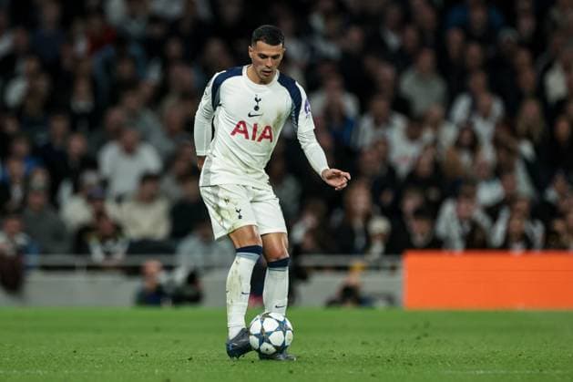 UEFA Champions League League Stage Tottenham Hotspur v Villarreal Pedro Porro of Tottenham Hotspur passes the ball during the UEFA Champions League match Tottenham Hotspur vs Villarreal at Tottenham Hotspur Stadium, London, United Kingdom, 16th September 2025 (Photo by Mark Cosgrove News Images) London Tottenham Hotspur Stadium United Kingdom Copyright: xMarkxCosgrove NewsxImagesx