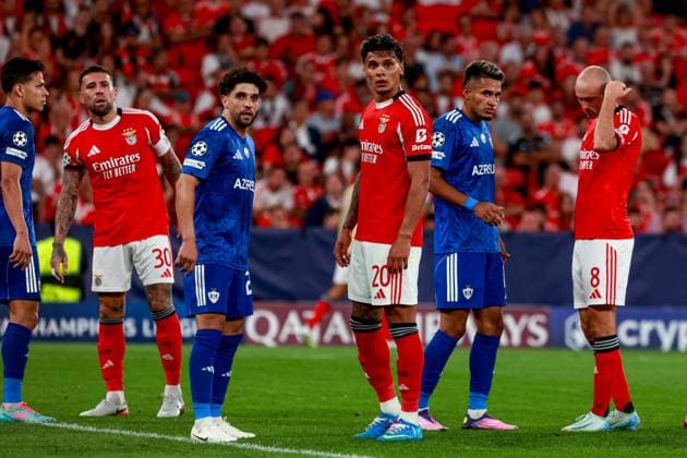 Estadio da Luz Richard Rios of SL Benfica and Camilo Duran of Qarabag FK during the UEFA Champions League 2025 26 League Phase MD1 match between SL Benfica and Qarabag FK at Estadio da Luz on September 16, 2025 UEFA Champions League League Phase MD1 - SL Benfica vs Qarabag FK (Valter Gouveia SPP) Copyright: xValterxGouveia SPPx spp-en-VaGo-VG_L7411