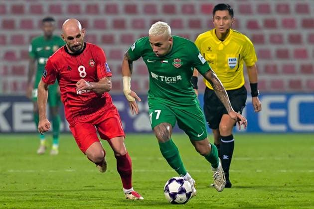 AFC Champions League: Shabab Al-Ahli v Tractor DUBAI, UNITED ARAB EMIRATES - SEPTEMBER 16: Reza Ghandipour (17) of Shabab Al-Ahli in action during the AFC Champions League match between Shabab Al-Ahli and Tractor at Rashid Stadium in Dubai, United Arab Emirates on September 16, 2025. Waleed Zein Anadolu Dubai United Arab Emirates. Editorial use only. Please get in touch for any other usage.  Copyright: x2025xAnadoluxWaleedxZeinx
