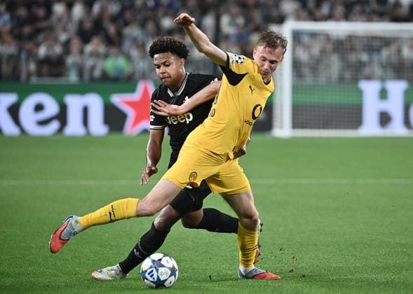 Juventus v Borussia Dortmund - UEFA Champions League TURIN, ITALY, SEPTEMBER 16: Juventus Weston McKennie (L) fight for the ball with Borussia Dortmund s Maximilian Beier during the League phase UEFA Champions League football match between Juventus and Borussia Dortmund at the Juventus Stadium in Turin, Italy, on September 16, 2025. Isabella Bonotto Anadolu Turin Italy. Editorial use only. Please get in touch for any other usage.  Copyright: x2025xAnadoluxIsabellaxBonottox