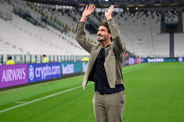 Turin, Allianz Stadium, 16 09 25, ITA, Men, UEFA Champions Leaugue, Season 2025 2026, Juventus Turin Borussia Dortmund Picture Mats HUMMELS in front of Fankurve, Fans, Fanblock UEFA regulations prohibit any use of photographs as image sequences and or quasi video Piedmont Italy