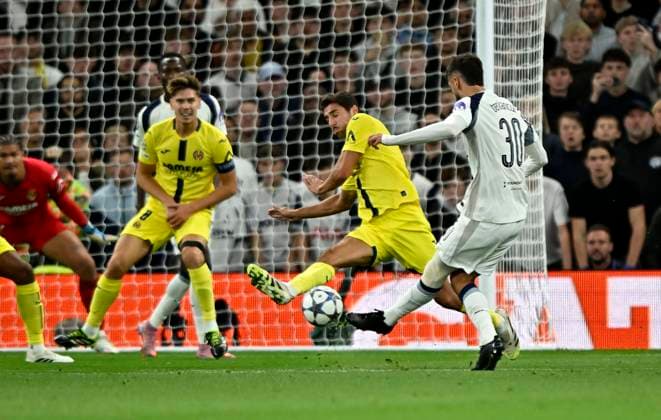 Tottenham Hotspur V Villareal , UEFA Champions League. Rodrigo Bentancur (Spurs) puts his shot wide during the Tottenham Hotspur V Villareal UEFA Champions League, League stage match at the Tottenham Hotspur Stadium, London. Tottenham Tottenham Hotspur Stadium UK Copyright: xMartinxDaltonx Spurs_Viillarreal_160925_MD_011