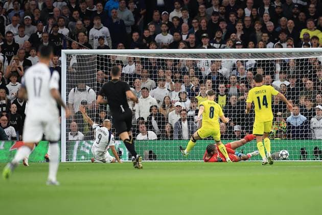 Tottenham Hotspur v Villareal CF Champions League 16 09 2025. GOAL Villarreal Club de Futbol Goalkeeper Luiz Junior (1) OWN GOAL makes it 1-0 makes it 1-0 during the Champions League match between Tottenham Hotspur and Villareal CF at Tottenham Hotspur Stadium, London, United Kingdom on 16 September 2025. London Tottenham Hotspur Stadium London United Kingdom Editorial use only , Copyright: xChrisxFoxwellx PSI-22827-0043