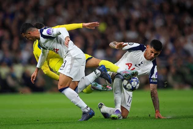 Tottenham Hotspur v Villareal CF Champions League 16 09 2025. Tottenham Hotspur Defender Cristian Romero (17) tackles Villarreal Club de Futbol Forward Georges Mikautadze (9) during the Champions League match between Tottenham Hotspur and Villareal CF at Tottenham Hotspur Stadium, London, United Kingdom on 16 September 2025. London Tottenham Hotspur Stadium London United Kingdom Editorial use only , Copyright: xChrisxFoxwellx PSI-22827-0069