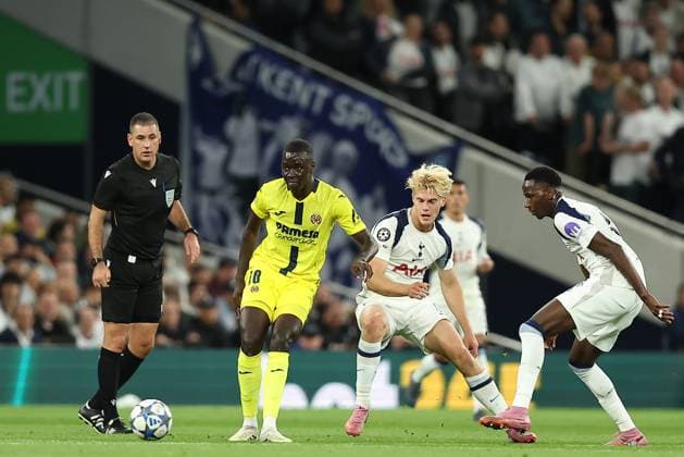 Tottenham Hotspur FC v Villarreal CF, Champions League Pape Gueye of Villarreal passes away from Lucas Bergvall of Tottenham Hotspur during the Tottenham Hotspur FC v Villarreal CF Champions League Round One match at Tottenham Hotspur Stadium, London, United Kingdom on 16 September 2025 Credit: Katie Chan Every Second Media Editorial use only. All images are copyright Every Second Media Limited. No images may be reproduced without prior permission. Copyright: xIMAGO EveryxSecondxMediax ESM-1588-0041 KatiexChanx xEveryxSecondxMediax